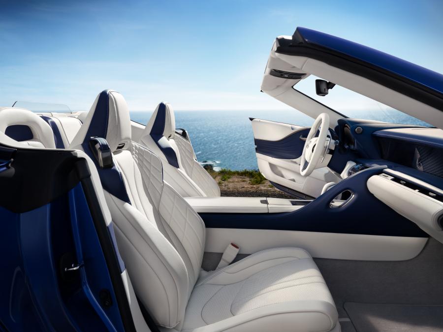 Интерьер Lexus LC500 Convertible 2020 года  (NA) (фото 2 из 42)